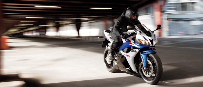 Die Honda CBR600RR mit Combined ABS 2011