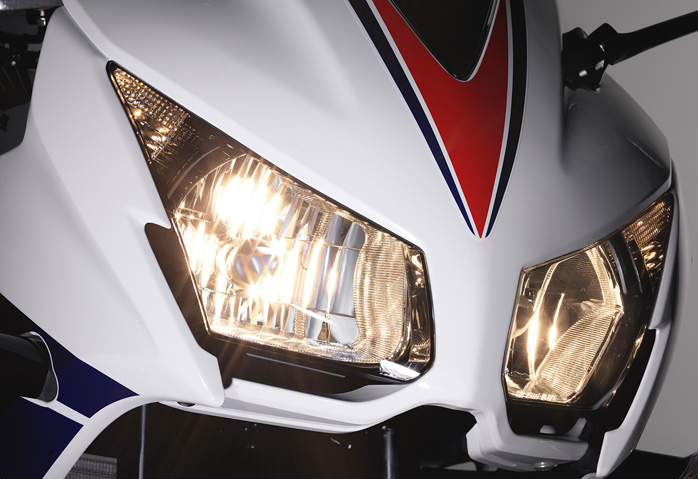 Die Honda CBR300R 2015