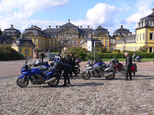 Stopp in Bad Arolsen vor dem Schloss