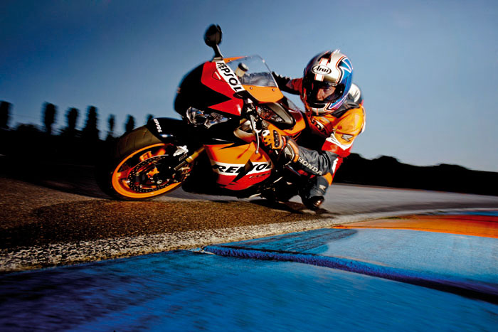 Die Fireblade 2009 in rassiger Repsol-Replica-Lackierung