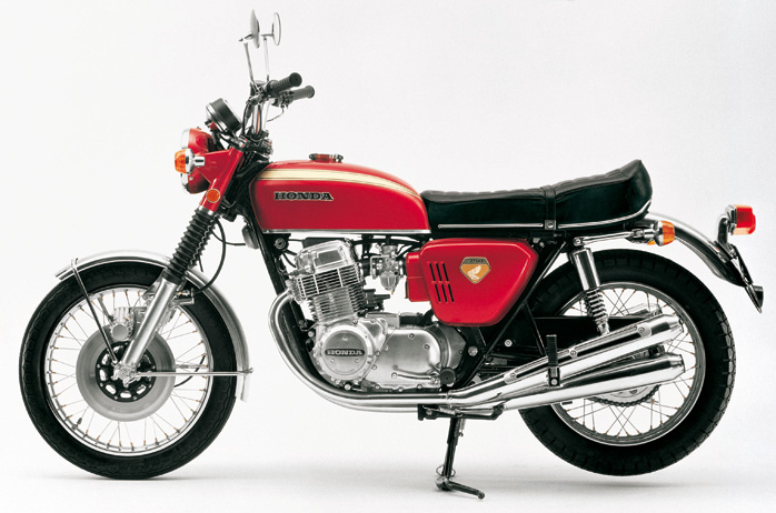 Die Honda CB 750 Four setzt ab 1968 neue Mastbe