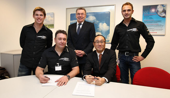 Karl Muggeridge, Teamchef Jens Holzhauer, Honda Deutschland Vizeprsident Elmar Paltian, Honda Deutschland Prsident Yuishi Fukuda und Arne Tode.