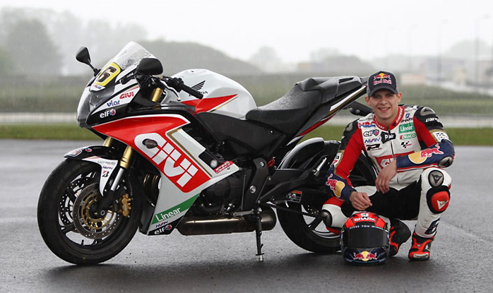 Stefan Bradl vor der CBR600F LCR Edition