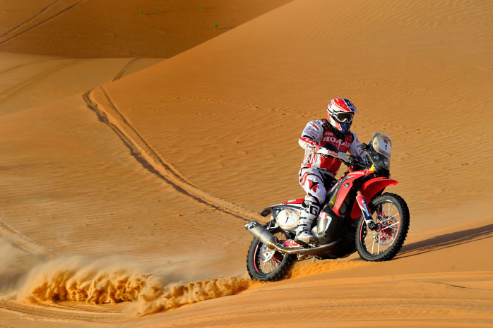 Honda gewinnt den ersten Rallye WM Lauf 2014: Paulo Goncaves siegt bei der Abu Dhabi Desert Challenge