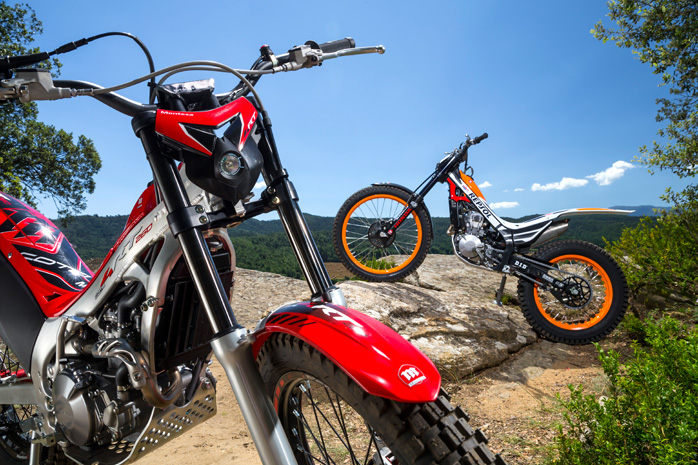 Montesa Cota 4RT260 und Cota 4RT Race Replica