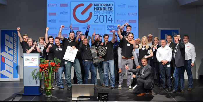 Siegerfoto: Finkls Erlebnis Motorrad gewinnt den bike und business-Award  bike und business