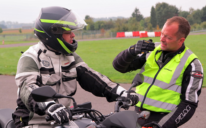 Fun & Safety: Auf neuesten Honda Motorrdern unter Anleitung eines Fahr-Trainers