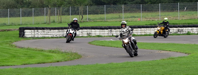 Fun & Safety: Auf neuesten Honda Motorrdern unter Anleitung eines Fahr-Trainers