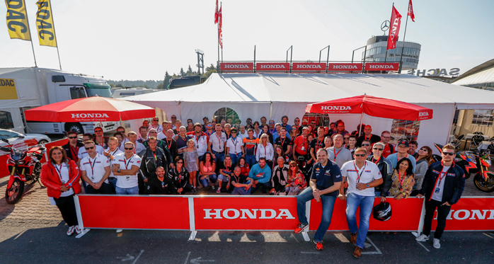 Gruppenbild 2016 beim Superbike*IDM Saisonfinale auf dem Hockenheimring