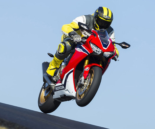 Januar 2017: Das Warten hat ein Ende - Die neu CBR1000RR Fireblade im Ersten Test 