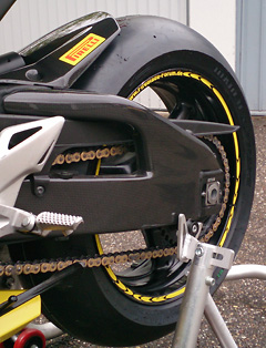 Der Pirelli Diablo Superbike in der SC1-Mischung vorne und SC2 mit 200/60 R17 hinten