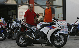 Abholung CBR1000RR Fireblade 2012 bei Zweirad Trinkner in Löchgau - Übergabe durch Achim Trinkner