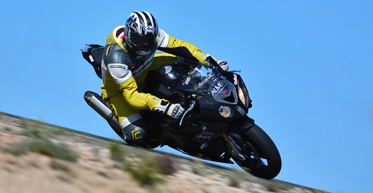 S1000RR mit Race Kalibration Kit und Akrapovic-Komplettanlage (Bild: Racepixx)