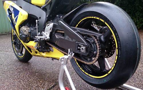 Der Pirelli Diablo Superbike in der SC1-Mischung vorne und SC2 mit 200/60 R17 hinten